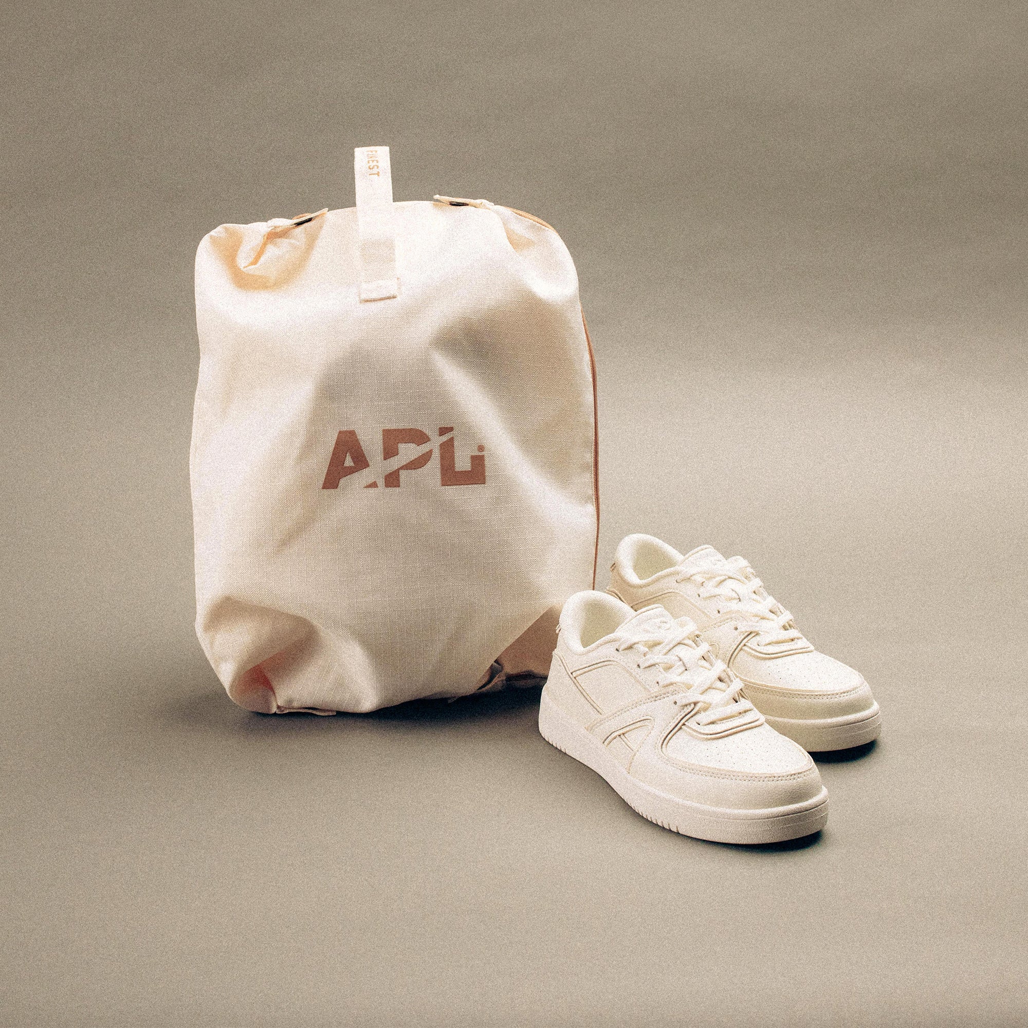 Packable Shoe Bag Pristine / Tan view 1